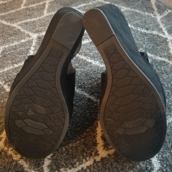 Brand New Carlos Santana Wedges - Picture 4 of 4